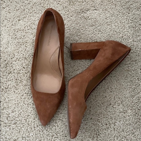 Banana Republic block heel brown suede heels - Picture 1 of 4